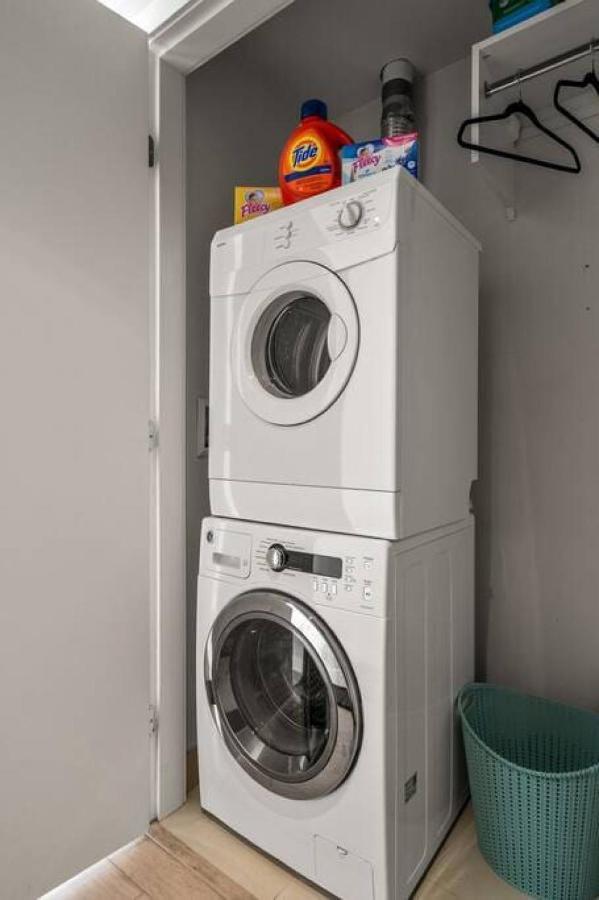 Luxury Apartment On The 9Th Floor Near Stampede, Complimentary Wine, 2 Car Ug Parking YYC Exterior foto